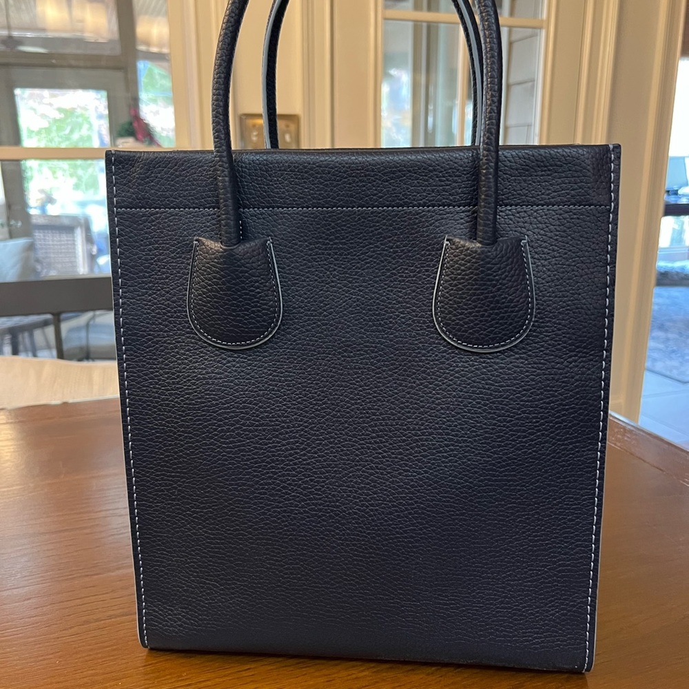 Cashin Carry Tote 29 
Dark navy with a cloud blue piping and oxblood interior - Picture 3 of 12